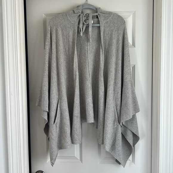 Club Monaco Cashmere Cape Size X-Small - Picture 7 of 9